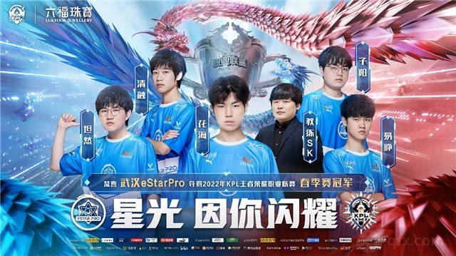 对大胆泳装 对大胆泳装